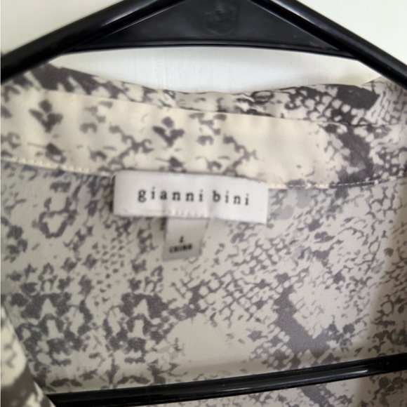Gianni Bini Cream and Gray Snakeskin Blouse - Picture 2 of 6